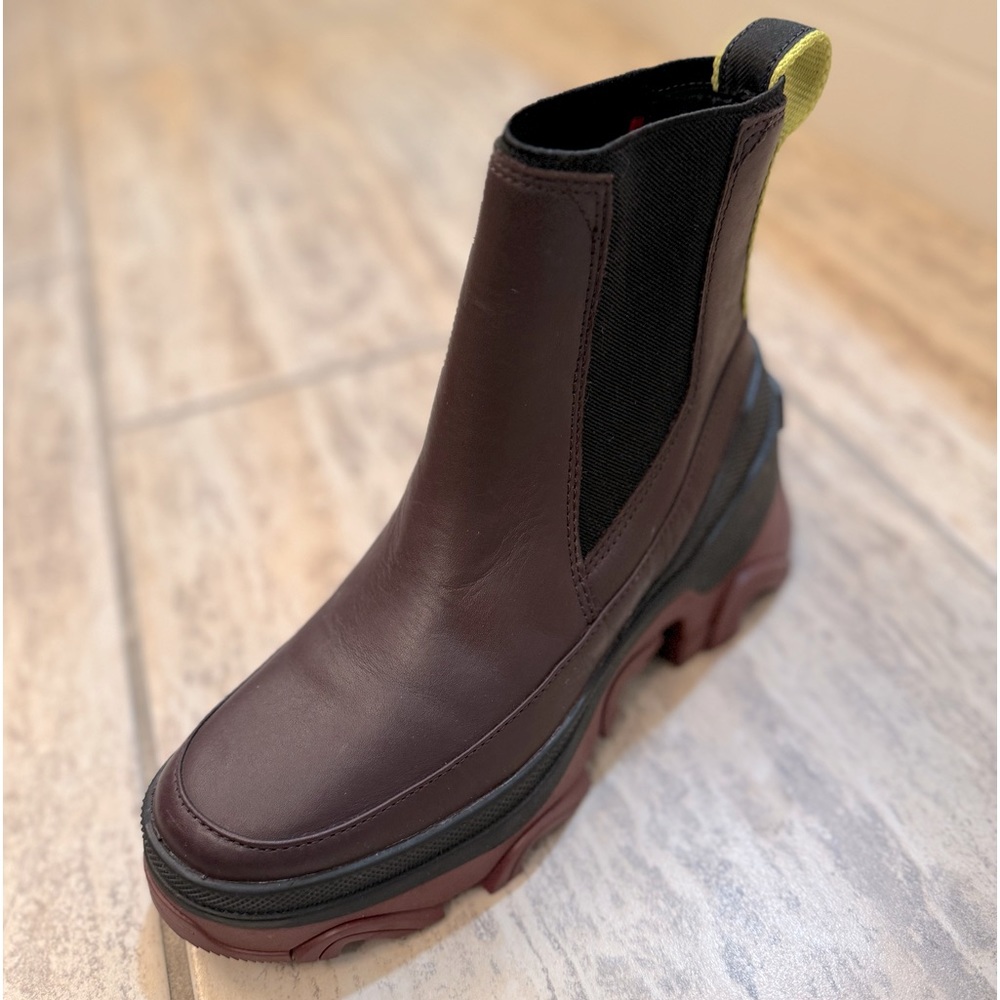 Sorel Waterproof Boots - Brown Size 5.5 Like New!
